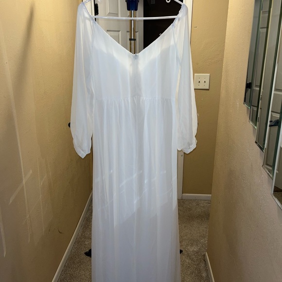 White off the shoulders flowing dress, - Picture 3 of 4